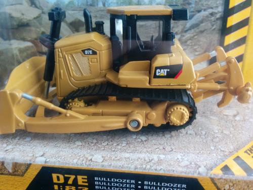 TOY STATE  CAT 1: 83 SCALE  D7E BULLDOZER