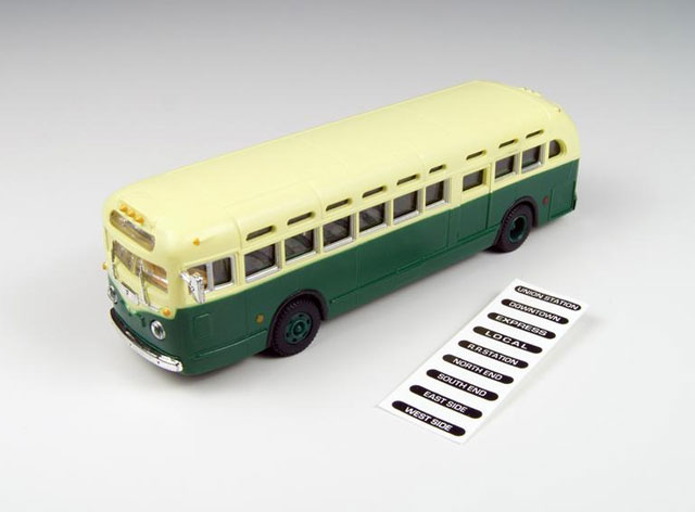 Classic Metal Works GMC TDH-3610 Transit Bus in Green and Cream ( Decals Included ) HO Scale