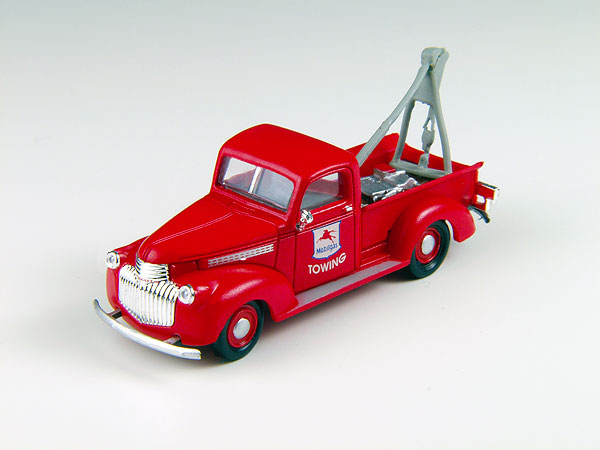 Classic Metal Works Mobil Service - 1941-1946 Chevrolet Wrecker Truck ( HO Scale )