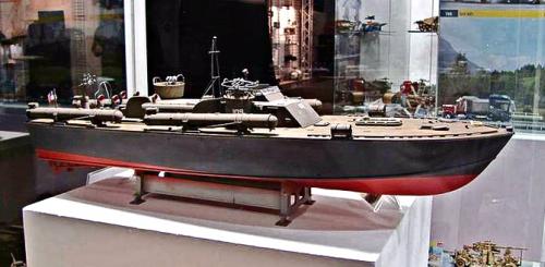 ITALERI  JFK PT-109 TORPEDO BOAT