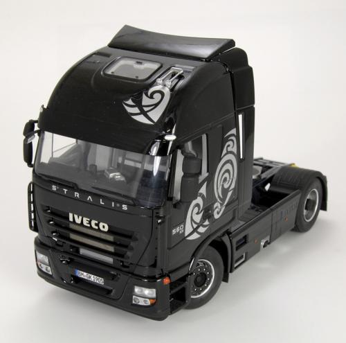 ITALERI IVECO Stralis Active Space Cube