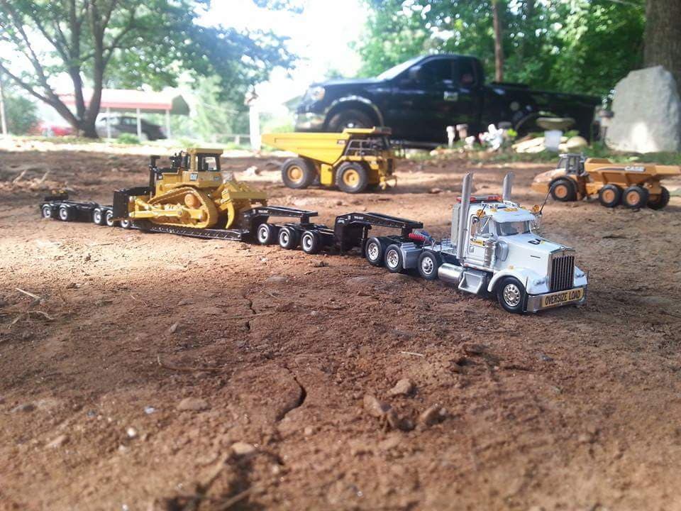 LACY Custom Cat Kenworth Day Cab / Lowboy