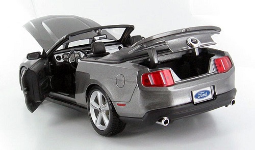 MAISTO Ford Mustang GT Convertible Diecast 1:18 
