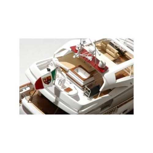 PREMIERSHIPMODELSPIC1aiconfly85yachtpremierrange.jpg