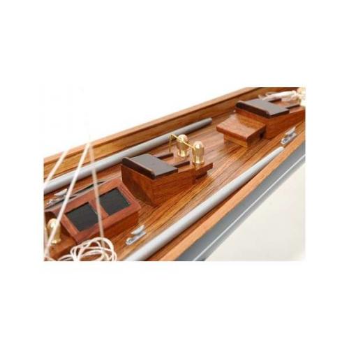 PREMIERSHIPMODELSPIC8velshedamodelyachtsuperiorrange.jpg