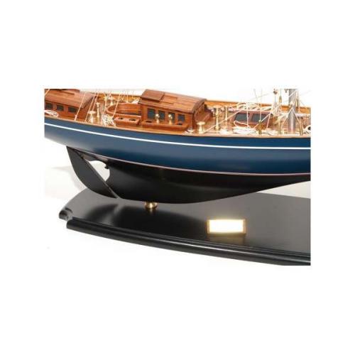 PREMIERSHIPMODELSPIC9velshedamodelyachtsuperiorrange.jpg