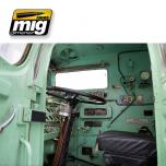 AMMOMIGCOCKPITS7435PIC3.JPG