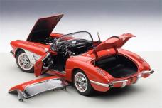 MINTMODELCORVETTEAUTOART71148PIC8.JPG